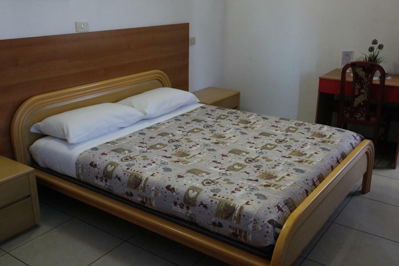 Hotel Houston Livorno - Struttura Esclusivamente Turistica - Not For Business Or Workers Bagian luar foto