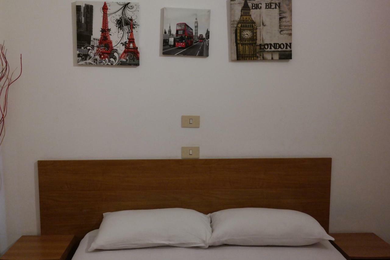 Hotel Houston Livorno - Struttura Esclusivamente Turistica - Not For Business Or Workers Bagian luar foto