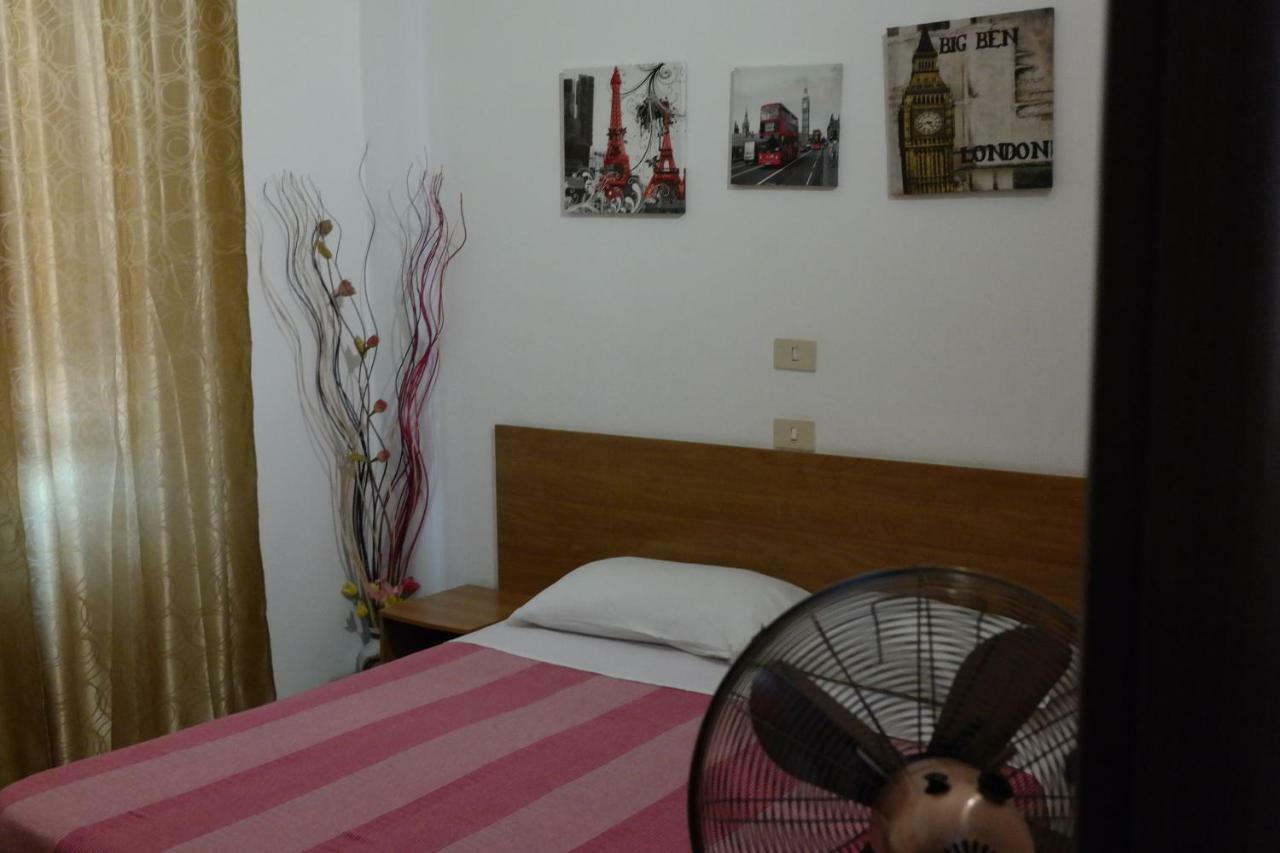Hotel Houston Livorno - Struttura Esclusivamente Turistica - Not For Business Or Workers Bagian luar foto
