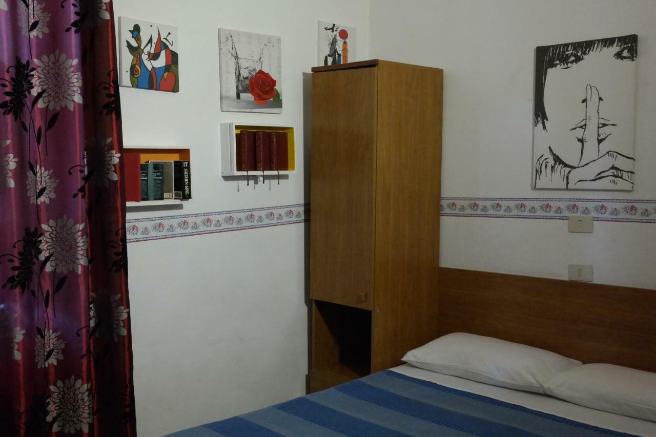 Hotel Houston Livorno - Struttura Esclusivamente Turistica - Not For Business Or Workers Bagian luar foto