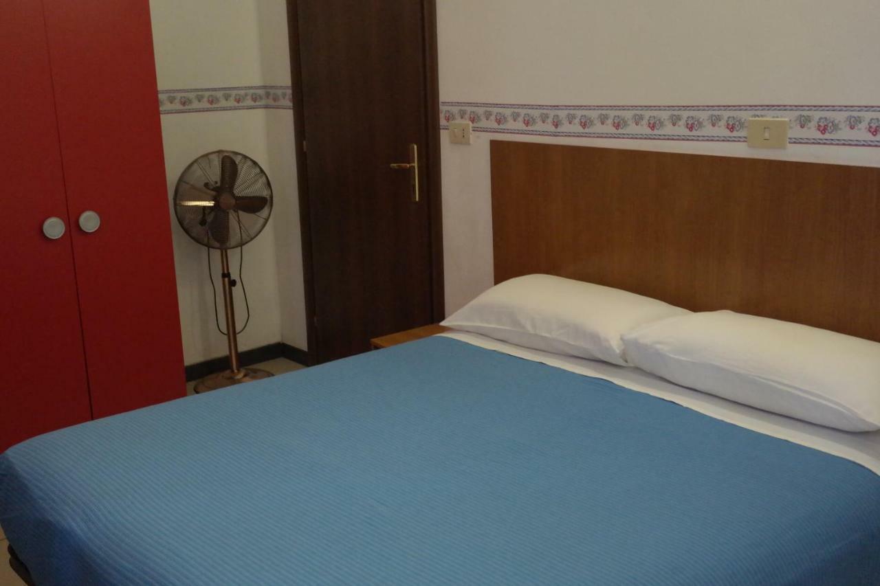 Hotel Houston Livorno - Struttura Esclusivamente Turistica - Not For Business Or Workers Bagian luar foto