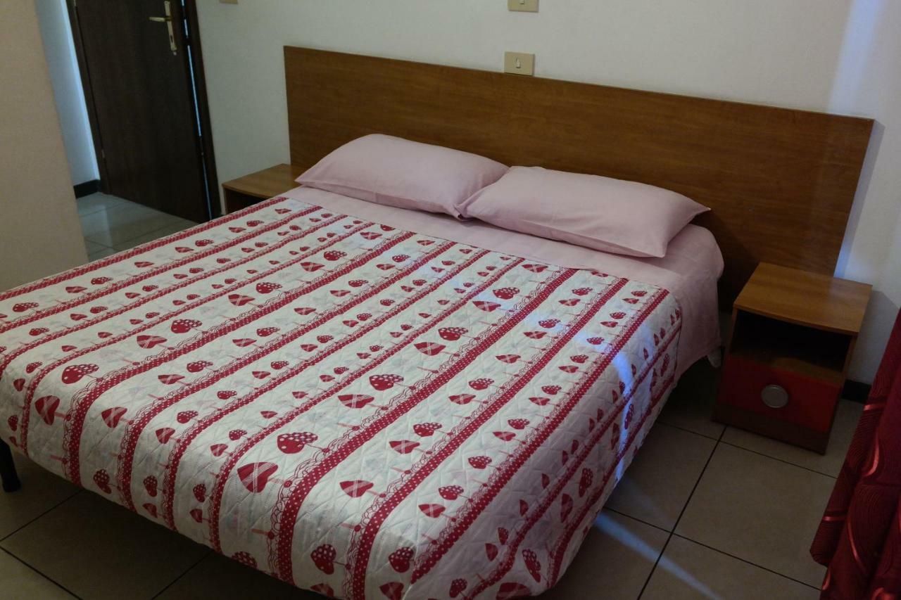 Hotel Houston Livorno - Struttura Esclusivamente Turistica - Not For Business Or Workers Bagian luar foto