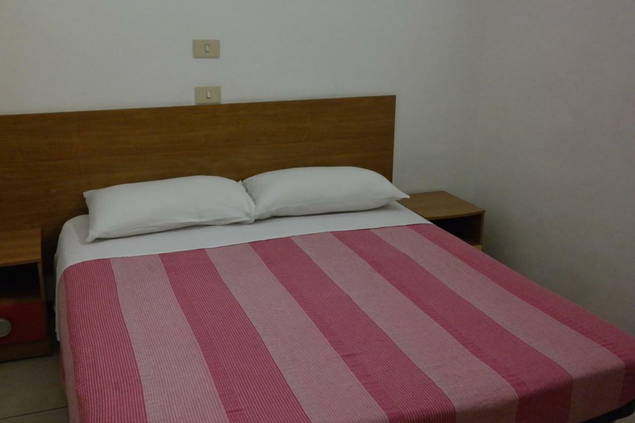 Hotel Houston Livorno - Struttura Esclusivamente Turistica - Not For Business Or Workers Bagian luar foto