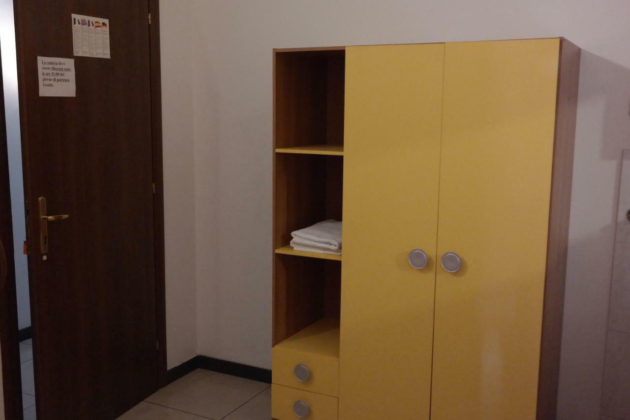 Hotel Houston Livorno - Struttura Esclusivamente Turistica - Not For Business Or Workers Bagian luar foto