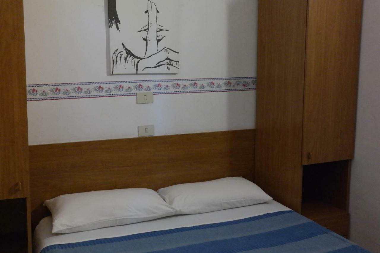 Hotel Houston Livorno - Struttura Esclusivamente Turistica - Not For Business Or Workers Bagian luar foto