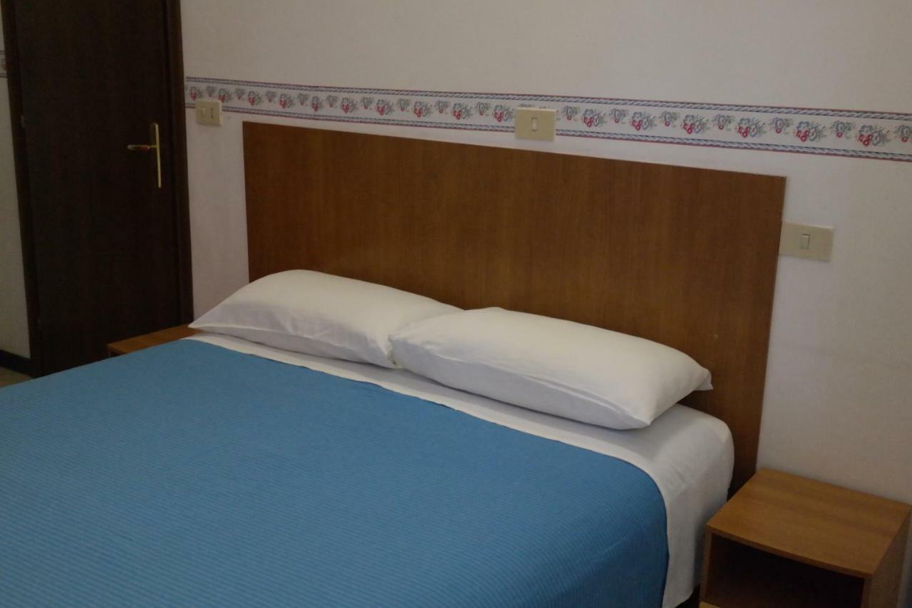 Hotel Houston Livorno - Struttura Esclusivamente Turistica - Not For Business Or Workers Bagian luar foto
