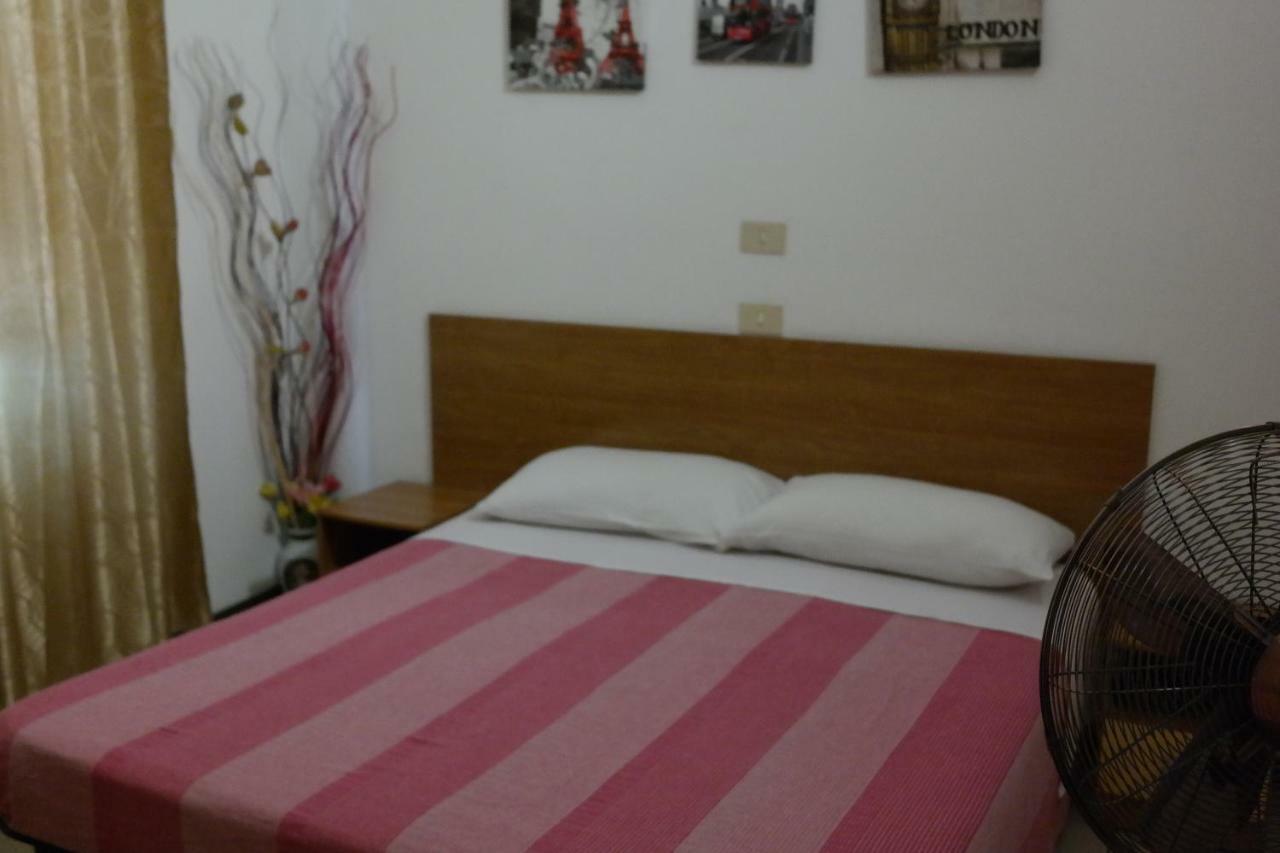 Hotel Houston Livorno - Struttura Esclusivamente Turistica - Not For Business Or Workers Bagian luar foto