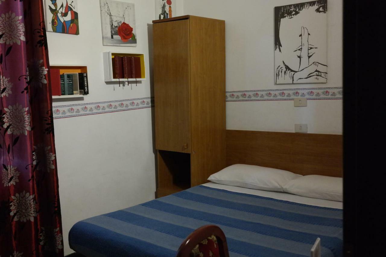 Hotel Houston Livorno - Struttura Esclusivamente Turistica - Not For Business Or Workers Bagian luar foto