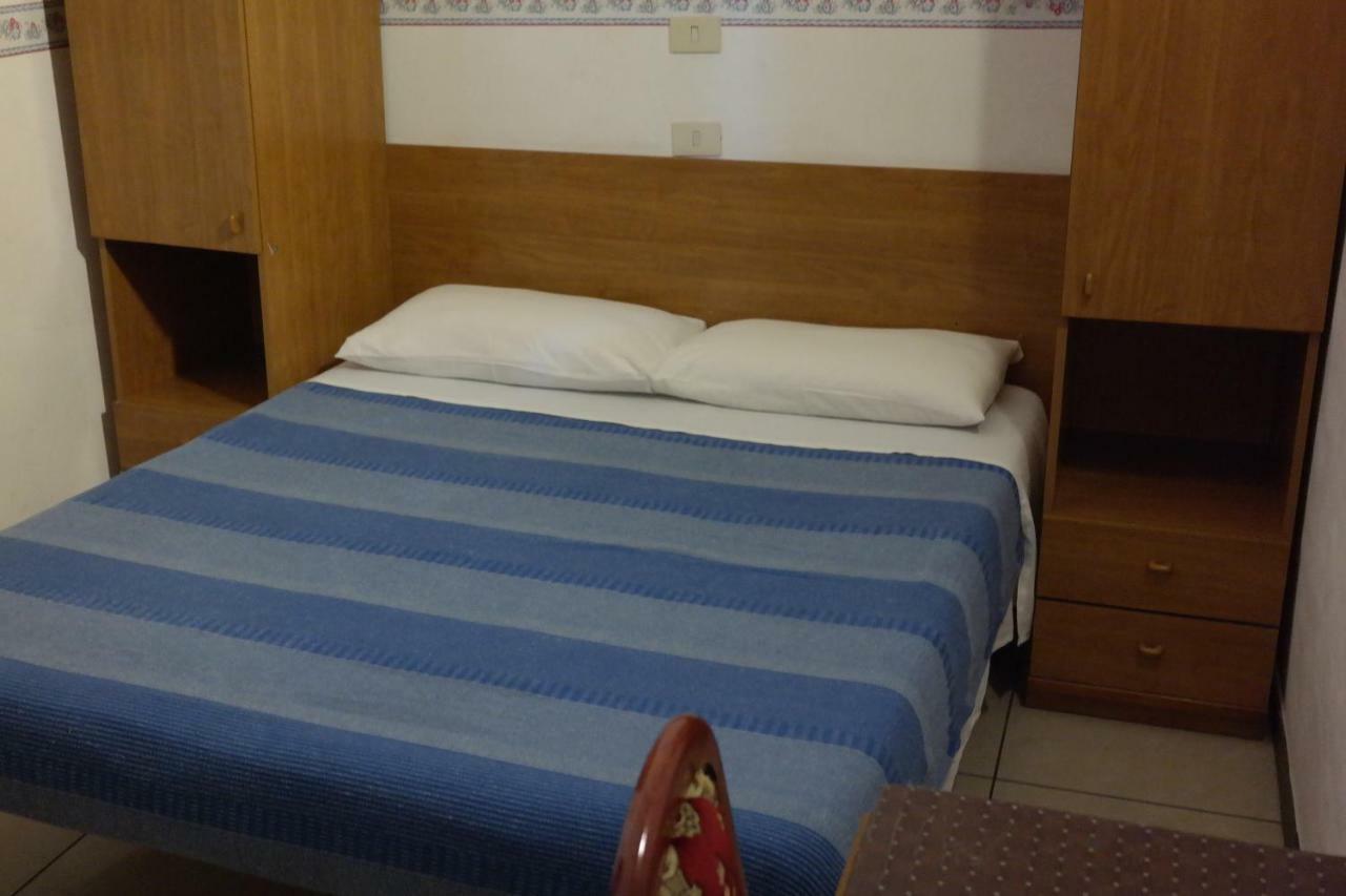 Hotel Houston Livorno - Struttura Esclusivamente Turistica - Not For Business Or Workers Bagian luar foto