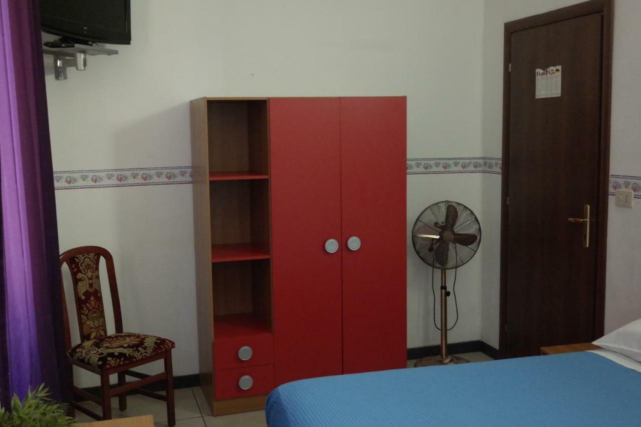 Hotel Houston Livorno - Struttura Esclusivamente Turistica - Not For Business Or Workers Bagian luar foto