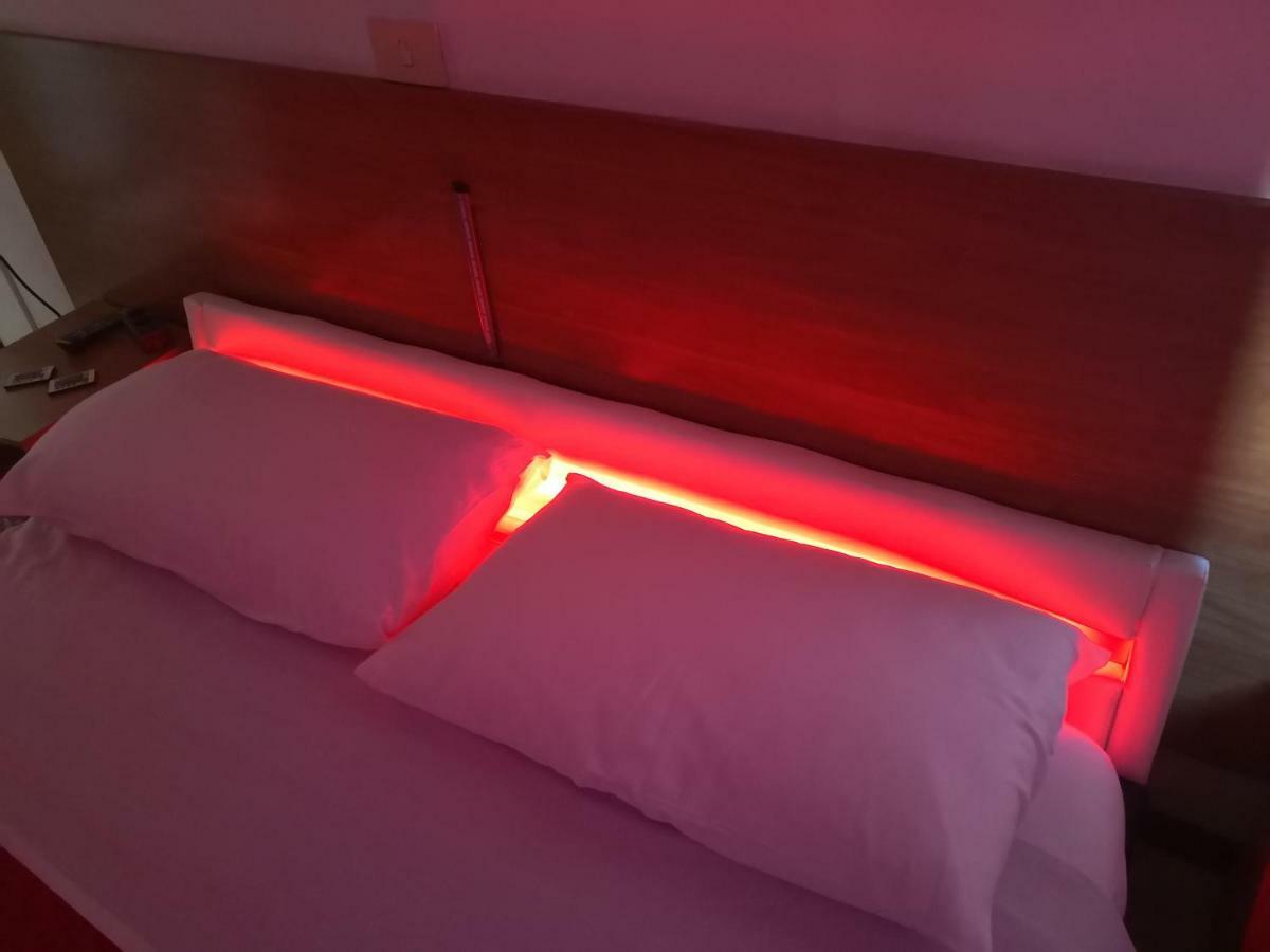 Hotel Houston Livorno - Struttura Esclusivamente Turistica - Not For Business Or Workers Bagian luar foto